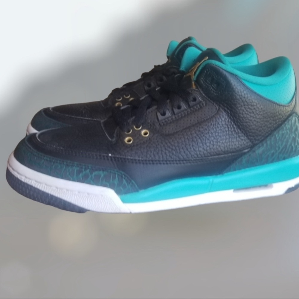 Jordan 3’s size 6.5Y=8,8.5 in women’s